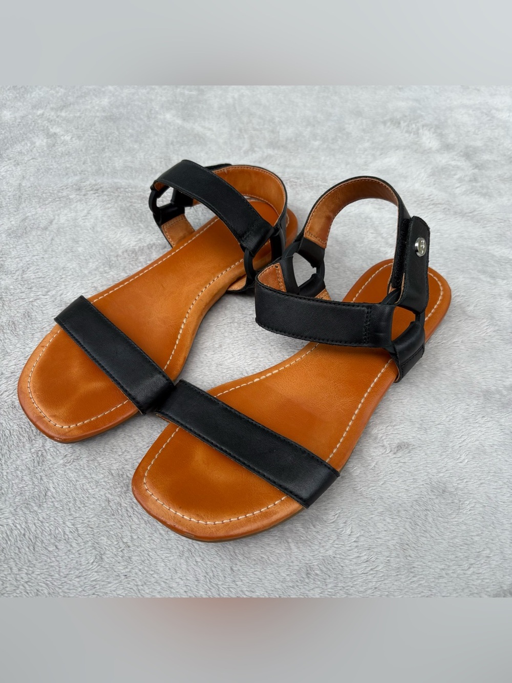 UGG Women’s Large Buckle Slingbacks Sandals Black Size 8 Great Condition